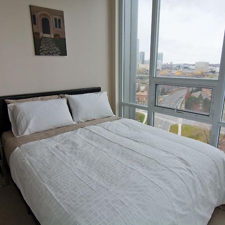 Maplewood Furnished Suites Мисисага Екстериор снимка