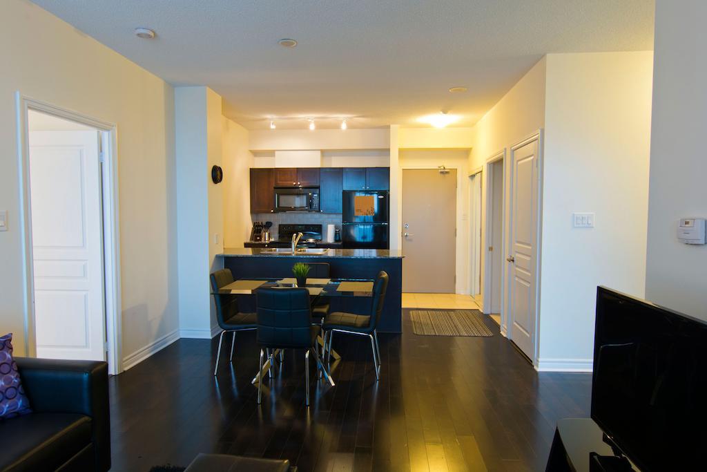 Maplewood Furnished Suites Мисисага Екстериор снимка