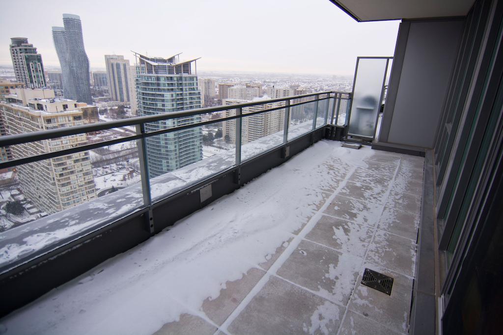 Maplewood Furnished Suites Мисисага Екстериор снимка