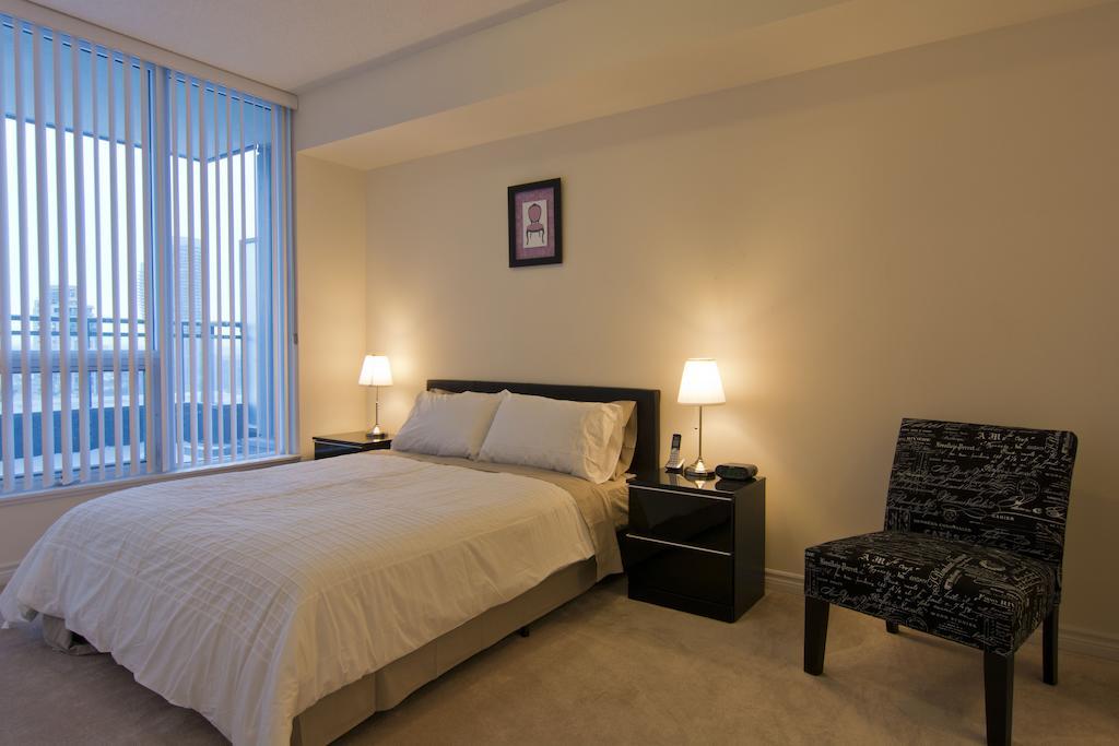 Maplewood Furnished Suites Мисисага Екстериор снимка