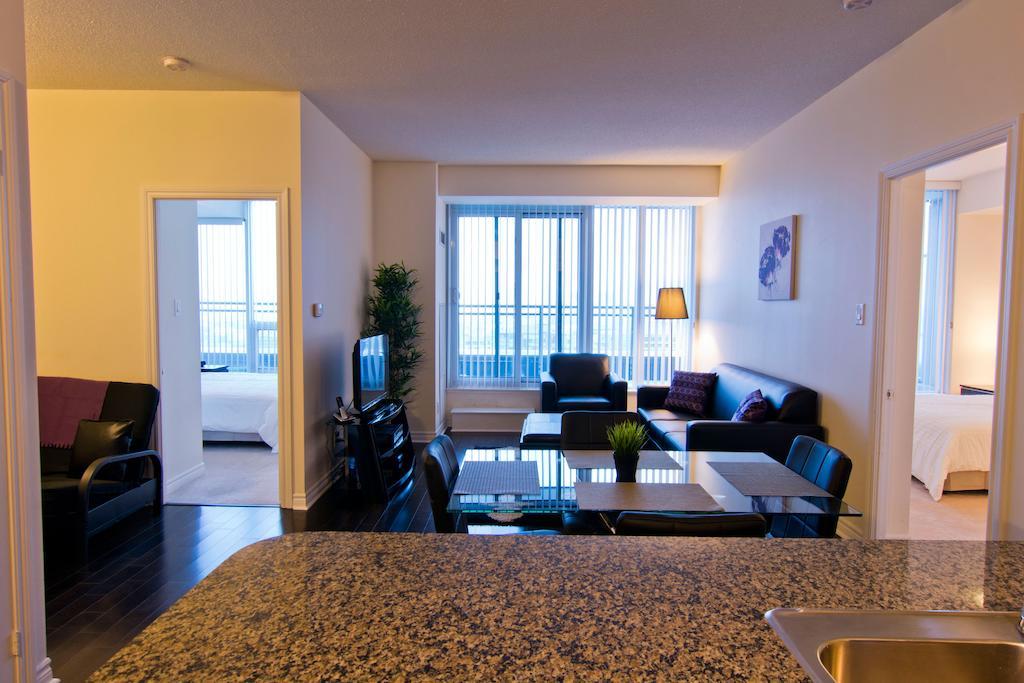 Maplewood Furnished Suites Мисисага Екстериор снимка