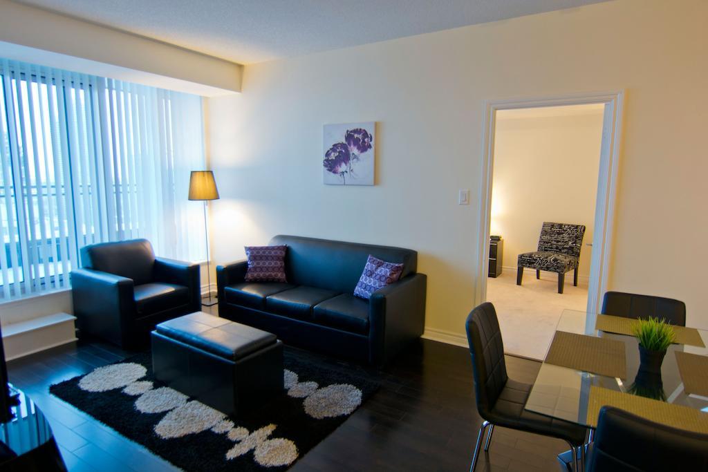 Maplewood Furnished Suites Мисисага Екстериор снимка