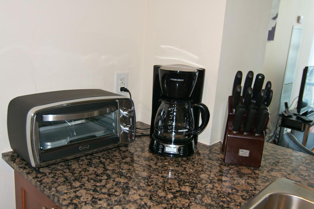 Maplewood Furnished Suites Мисисага Екстериор снимка
