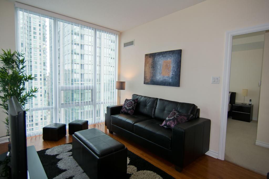 Maplewood Furnished Suites Мисисага Екстериор снимка