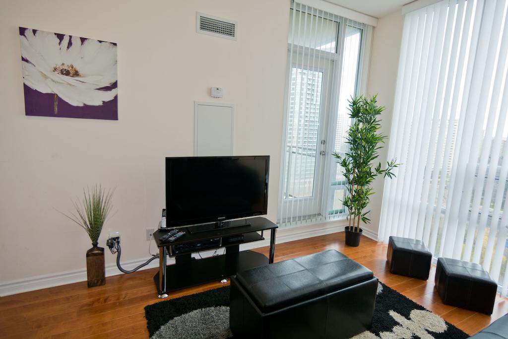 Maplewood Furnished Suites Мисисага Екстериор снимка