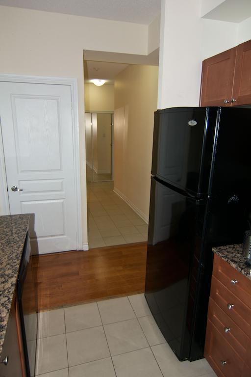 Maplewood Furnished Suites Мисисага Екстериор снимка