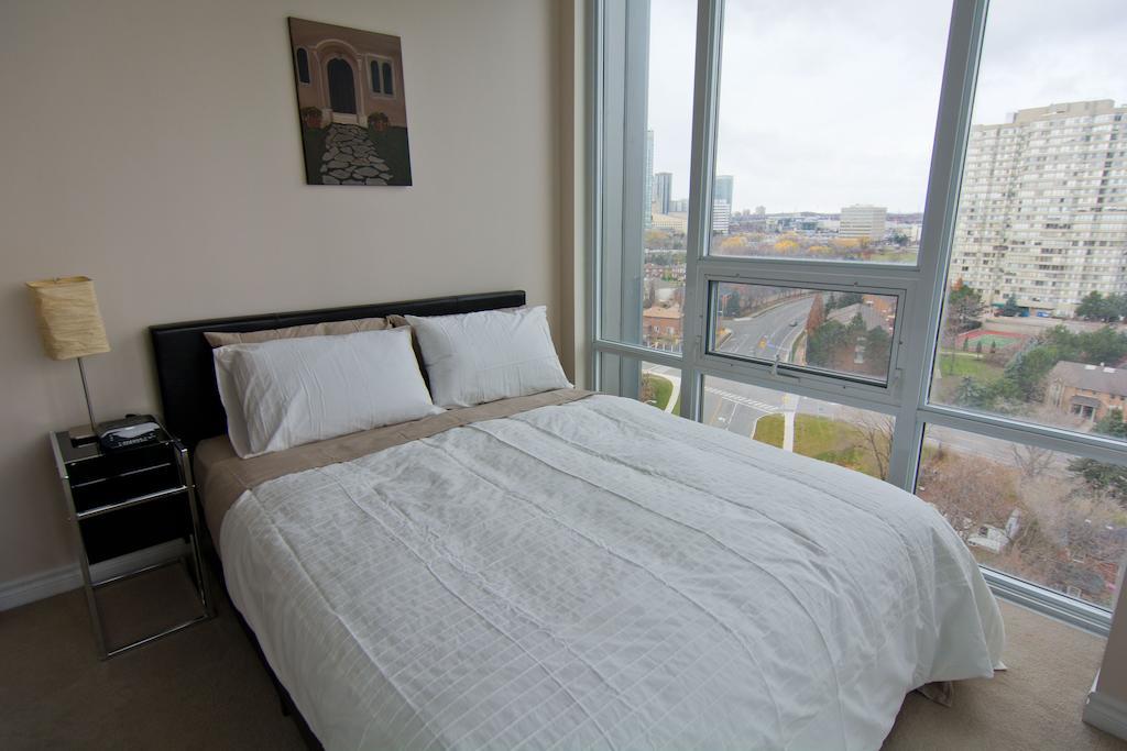 Maplewood Furnished Suites Мисисага Екстериор снимка