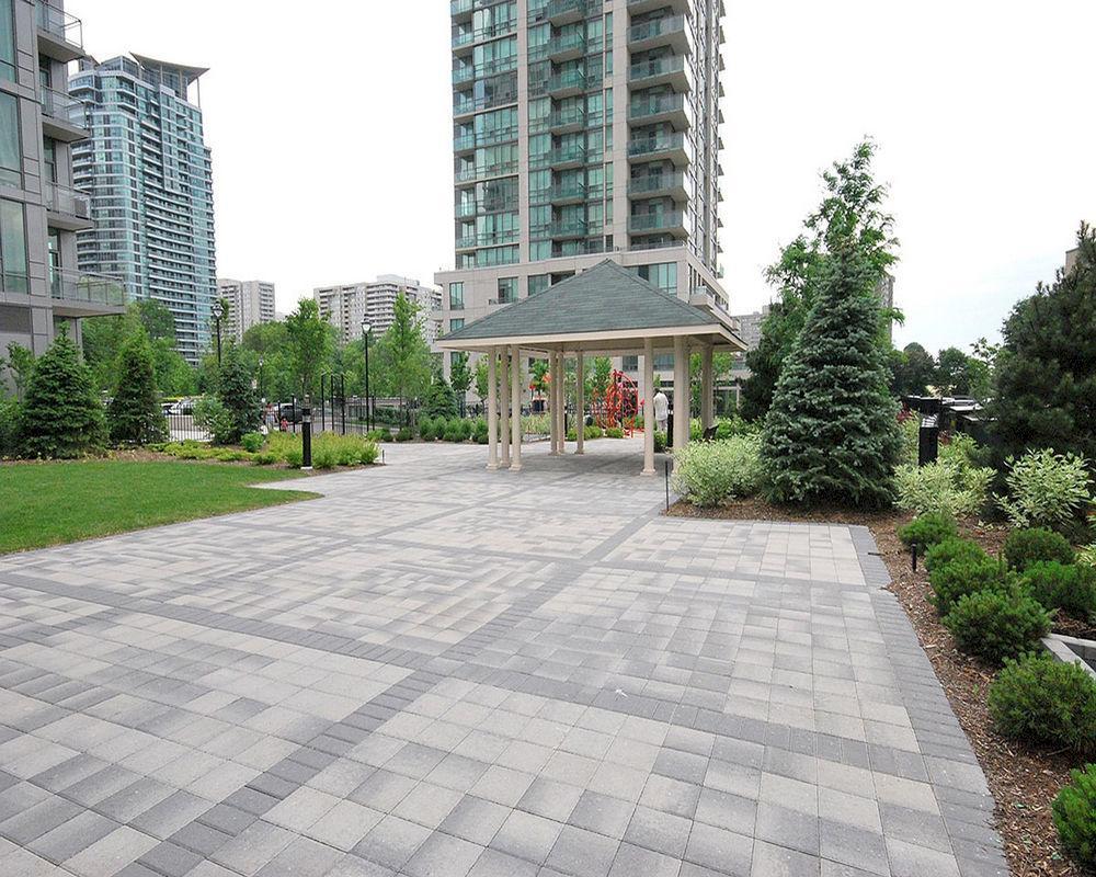 Maplewood Furnished Suites Мисисага Екстериор снимка
