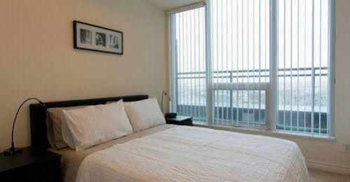Maplewood Furnished Suites Мисисага Екстериор снимка